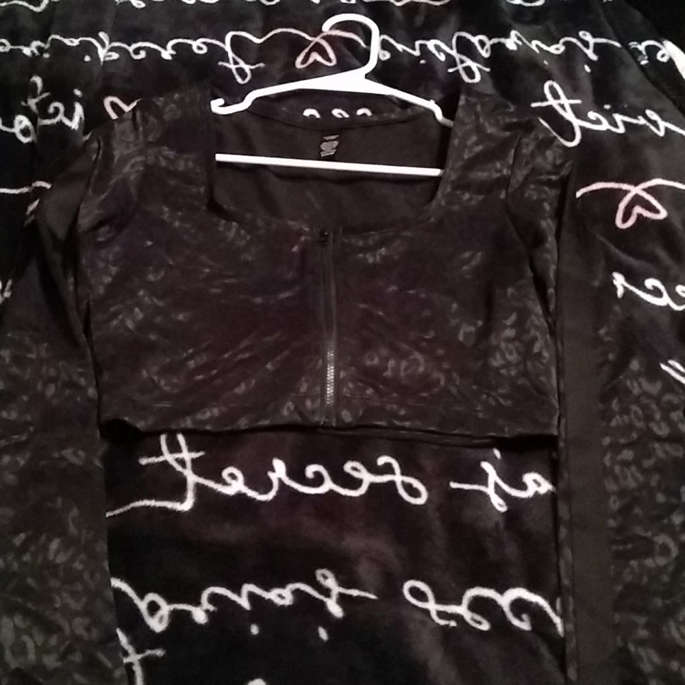 Top - Picture 2 of 4